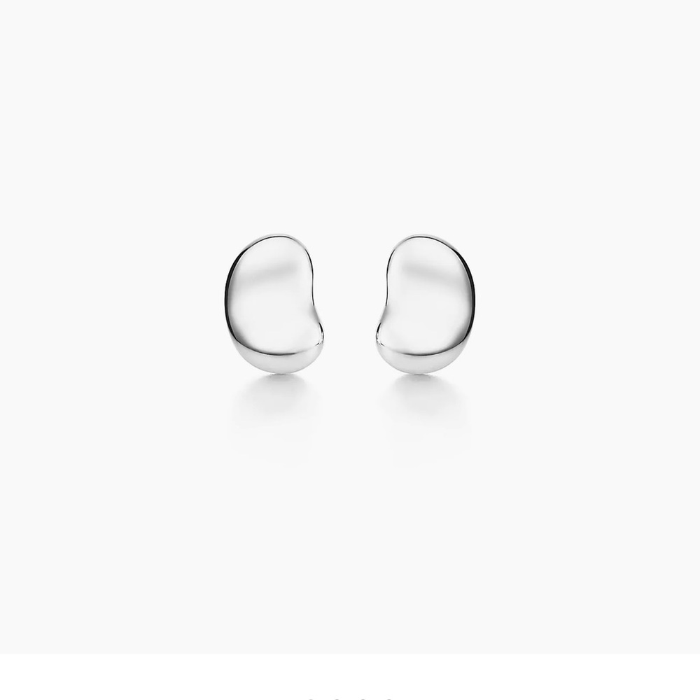 Tiffany & Co. 
Elsa Peretti®
Bean® design Earrings
in Sterling Silver, 9 mm